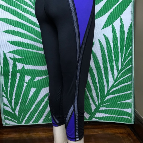 SOLD - Victoria’s Secret sport leggings - Picture 2 of 9